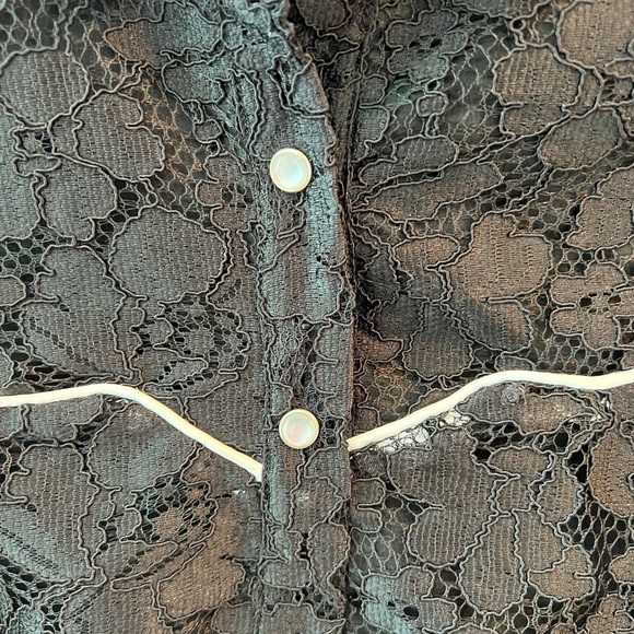 Divine Heritage Western Lace Pearl Snap Blouse - Picture 5 of 16